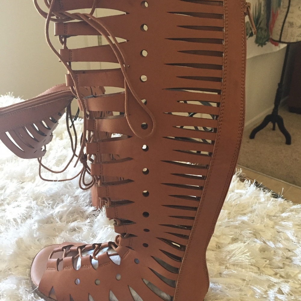 NWT Torrid Knee High Gladiator Sandals Brown Wide - Picture 5 of 5